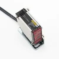 Retroreflective photoelectric switch E3JK-R4M1-ZH 12-24VDC 5 wires Sensing distance 4m